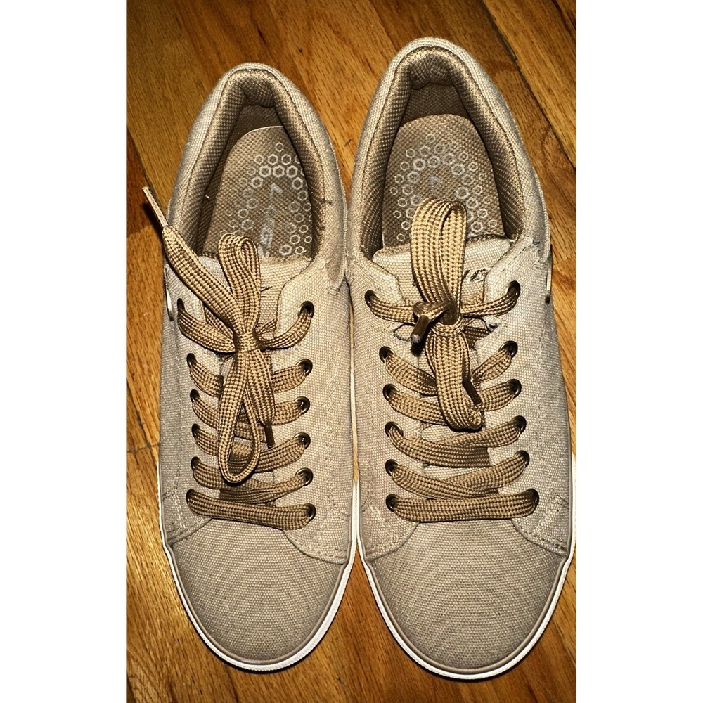 Lugz men's brown size 9.5 skater shoes MREGELWHC-2910‎ Excellent Tan